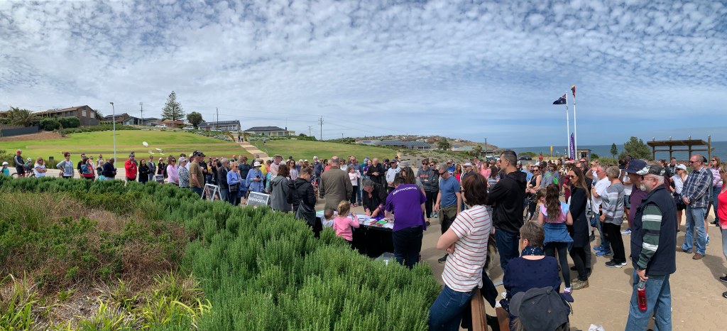 Hundreds rally to save the Hallett Cove&nbsp;boardwalk