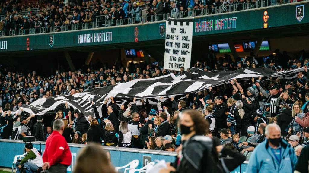 Adelaide Oval roaring again at full capacity